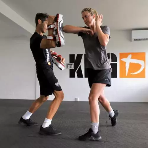 KMG New Zealand student practising an elbow strike